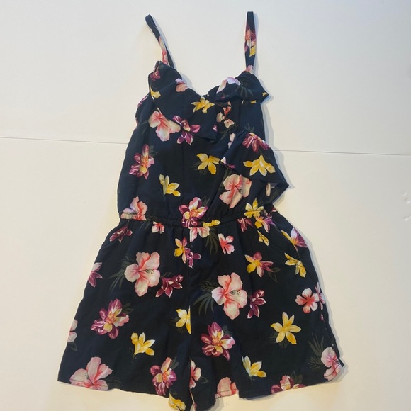 9/10 Abercrombie Kids Navy Floral Romper 🌺 - Picture 1 of 1